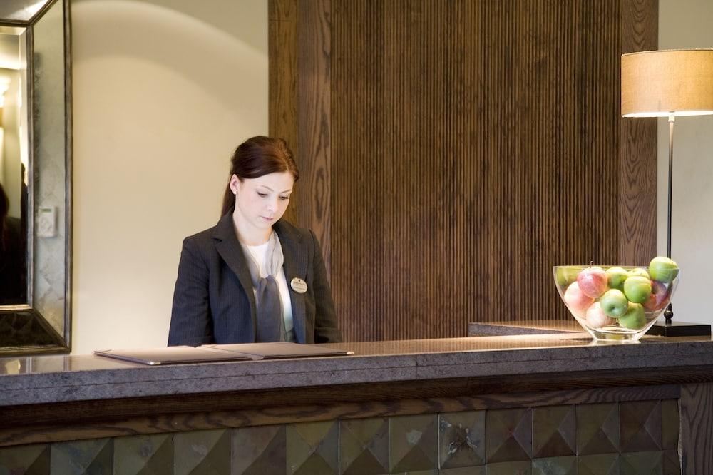 Western House Hotel At Ayr Racecourse 외부 사진